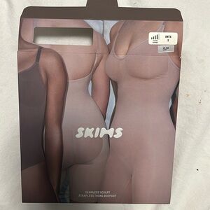 SKIMS Seamless Sculpt Strapless Thong Bodysuit - Onyx (Black) - S